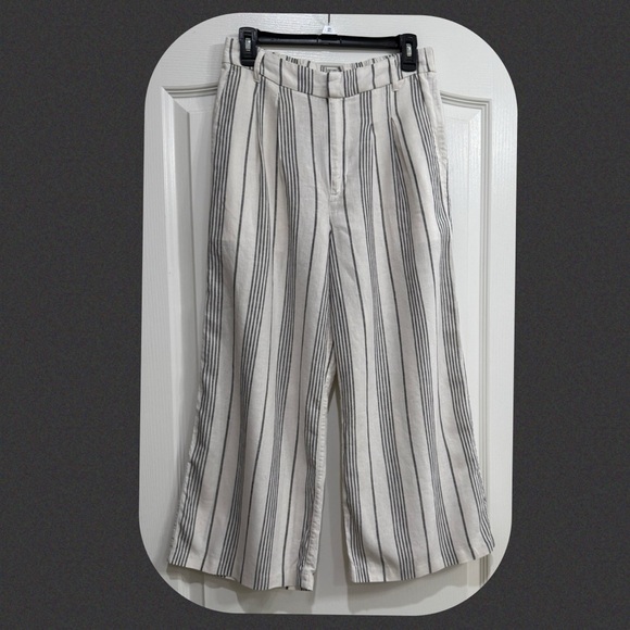 Striped Old Navy High-Waisted Linen-Blend Cropped Wide-Leg Pants Medium - Picture 2 of 10
